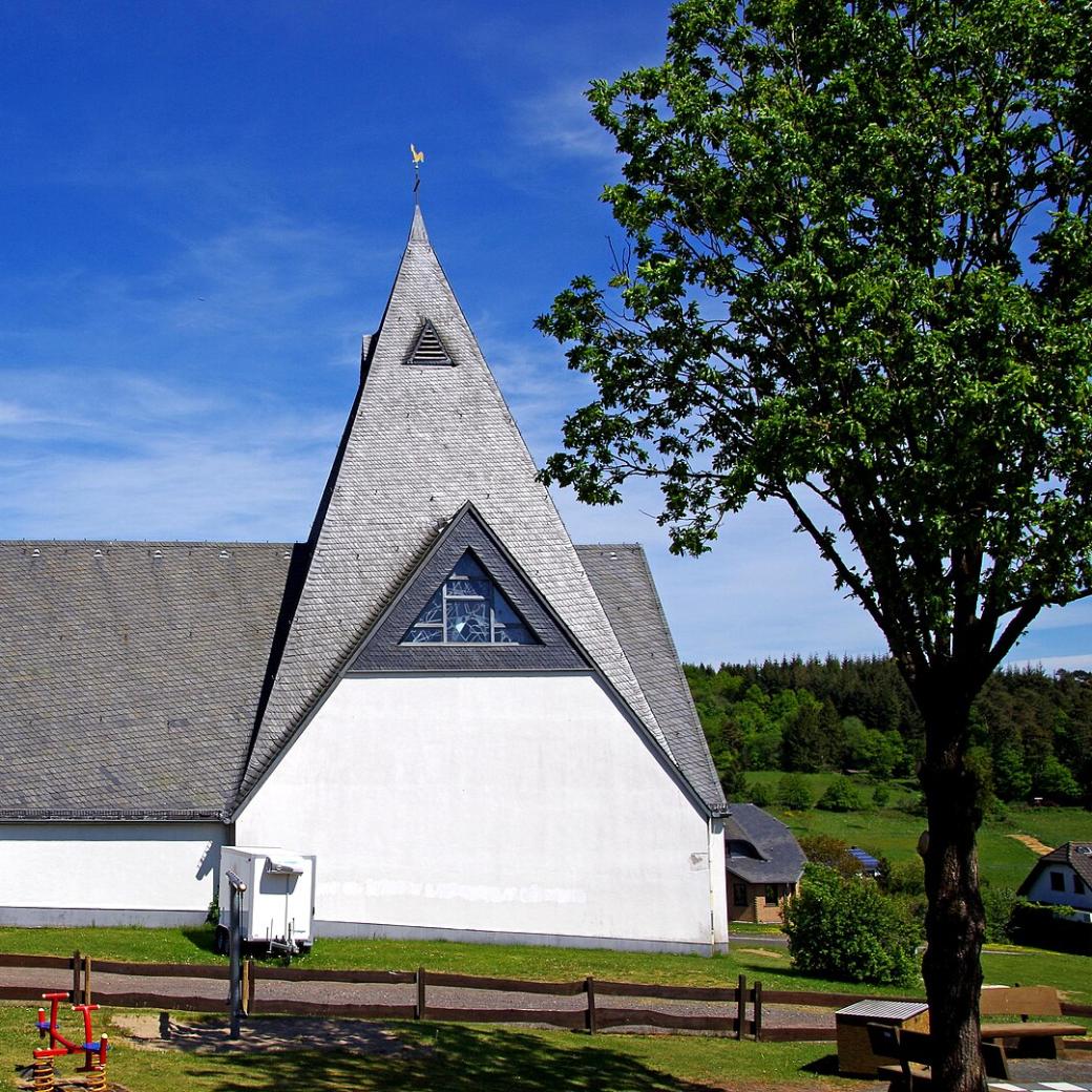 Kirche St. Josef Laubach, Westseite