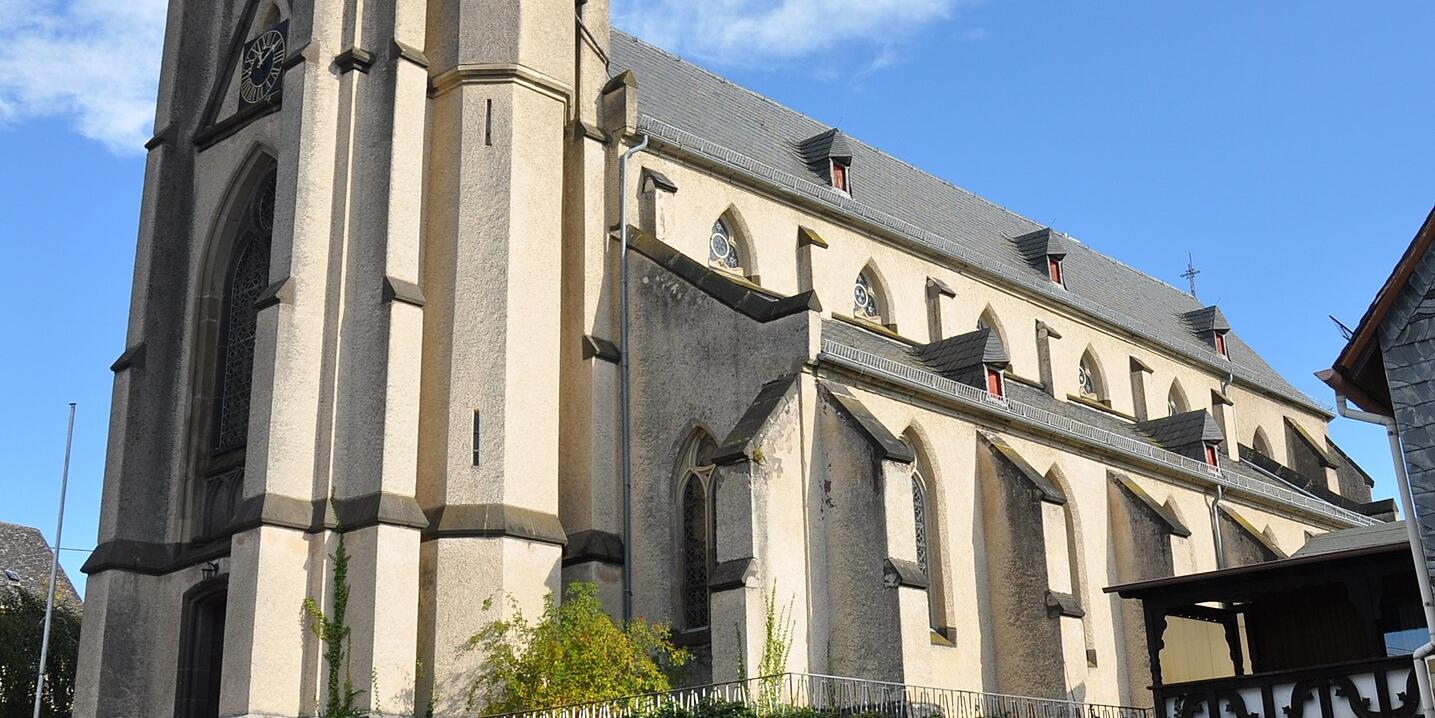 St. Hubertus Müllenbach, Außen