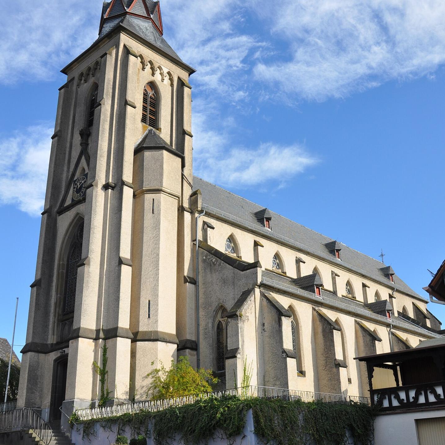 St. Hubertus Müllenbach, Außen